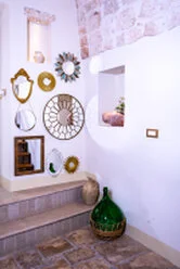 Dettaglio della vasca idromassaggio privata nella Suite scavata nella pietra tipica ad Aroma Luxury Ostuni.