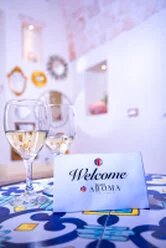 Colazione in camera a Aroma Luxury Ostuni, con prodotti tipici pugliesi e pasticceria locale.